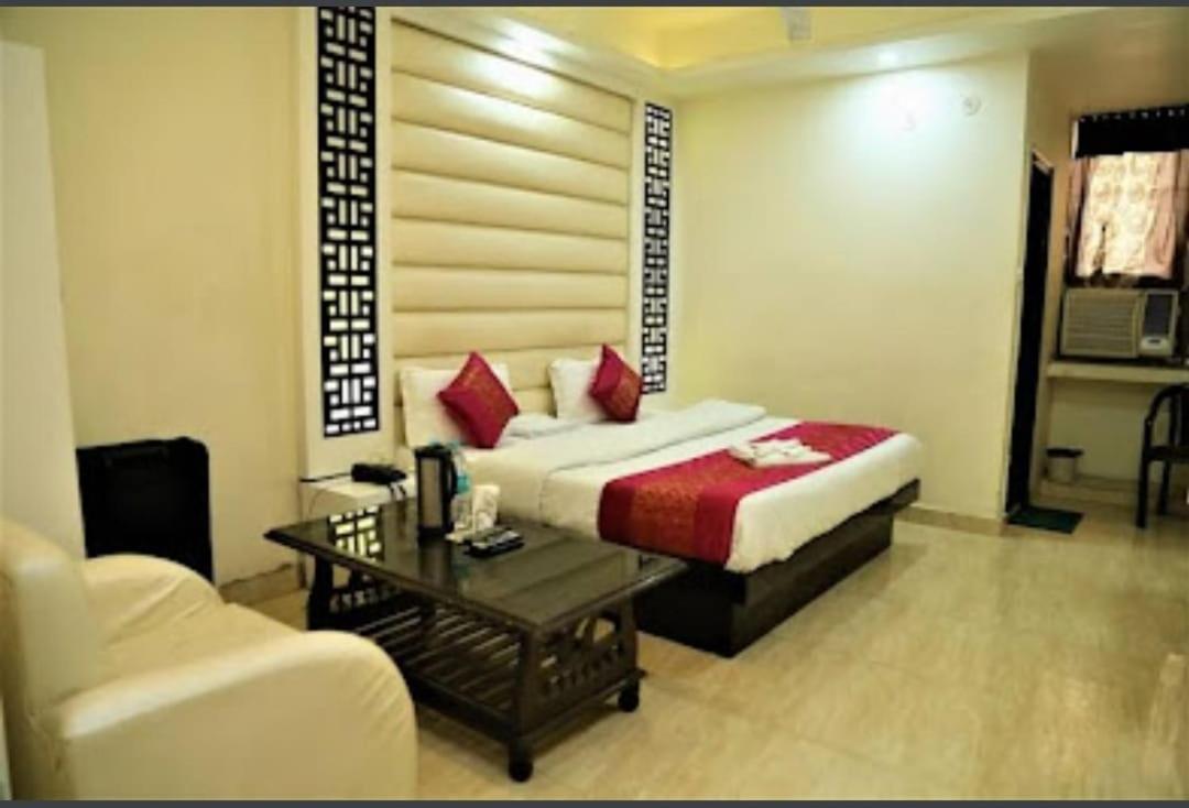 Hotel Suzi International New Delhi Extérieur photo